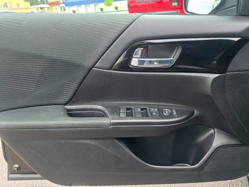 Used 2016 Honda Accord LX image 16