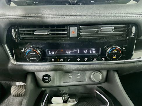 Used 2026 Nissan Rogue SL FWD image 23