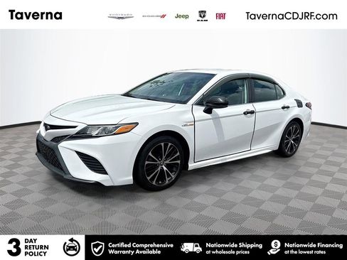 Used 2019 Toyota Camry SE image 1