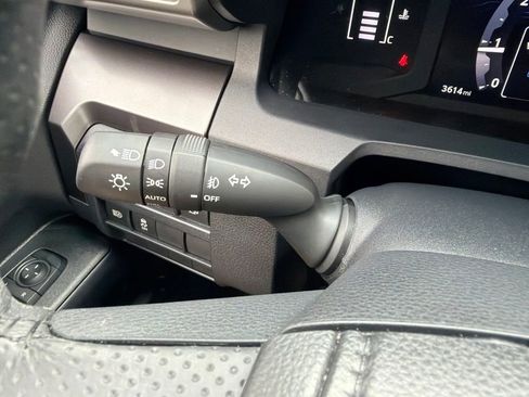 Used 2025 Toyota 4Runner SR5 AWD/4WD image 31