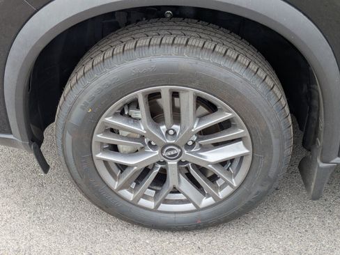 Used 2024 Nissan Rogue S AWD/4WD image 13