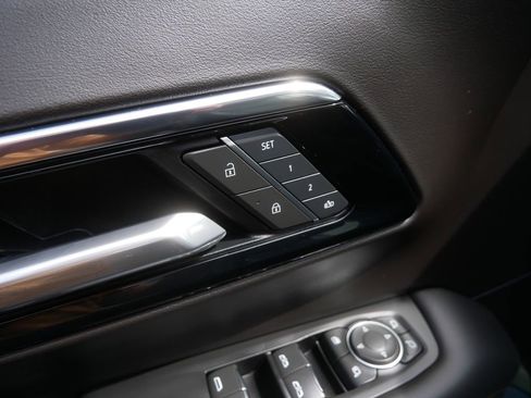 Used 2025 Chevrolet Suburban High Country AWD/4WD image 14