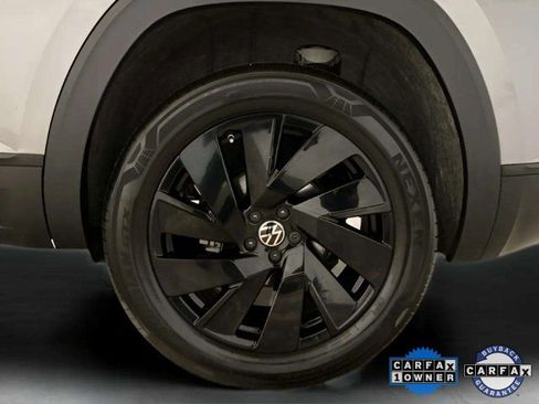 Used 2025 Volkswagen Atlas Cross Sport SE w/ Black Wheel Package image 25