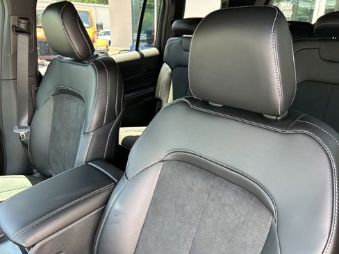 New 2025 Jeep Grand Cherokee L Altitude image 17