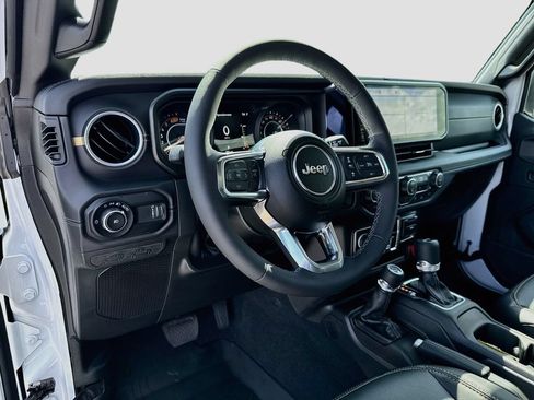 Used 2026 Jeep Wrangler Unlimited Sahara AWD/4WD image 9