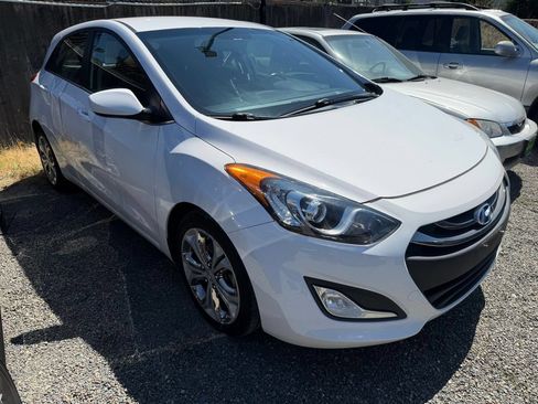 Used 2013 Hyundai Elantra GT w/ Touch & Go Pkg FWD image 3