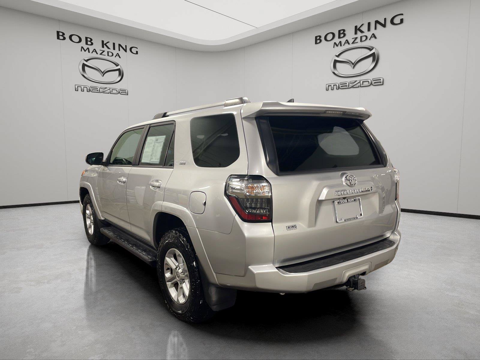 Used 2022 Toyota 4Runner SR5 AWD/4WD image 3