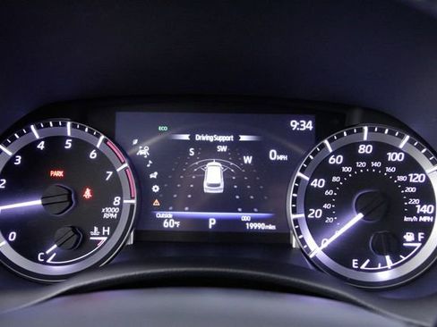 Used 2023 Toyota Highlander XLE image 28