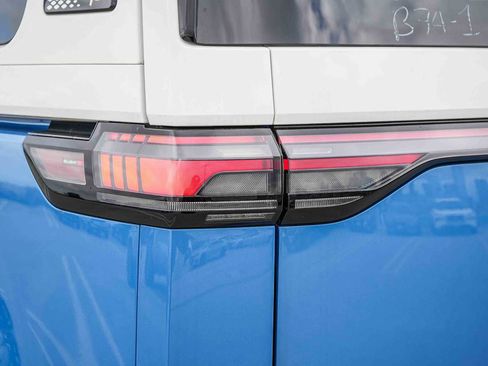 New 2025 Volkswagen ID. Buzz 1st Edition AWD/4WD image 9