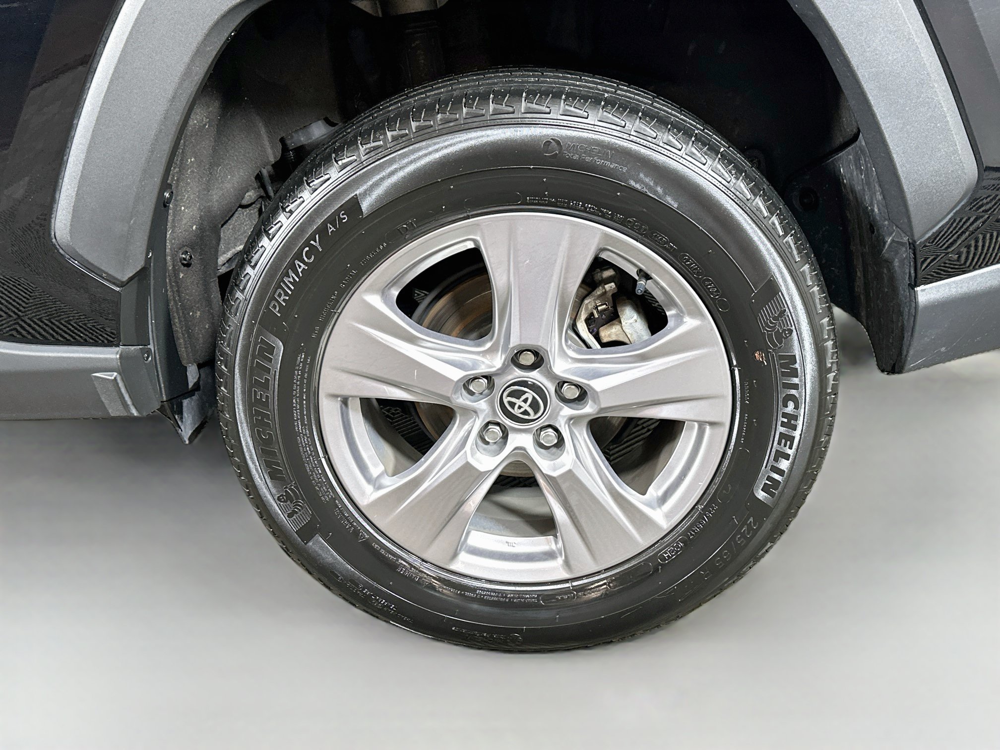 Used 2025 Toyota RAV4 XLE FWD image 27