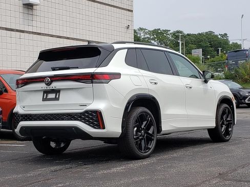 New 2026 Volkswagen Tiguan SE R-Line AWD/4WD image 3