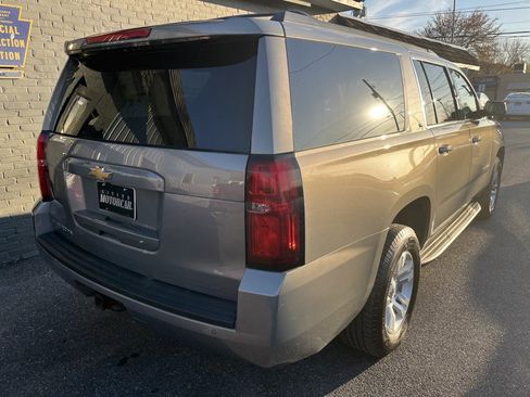 Used 2018 Chevrolet Suburban LT image 5