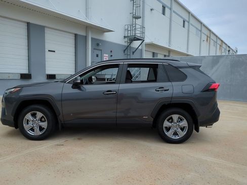 Used 2025 Toyota RAV4 XLE AWD/4WD image 9