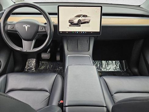 Used 2022 Tesla Model Y Long Range image 18