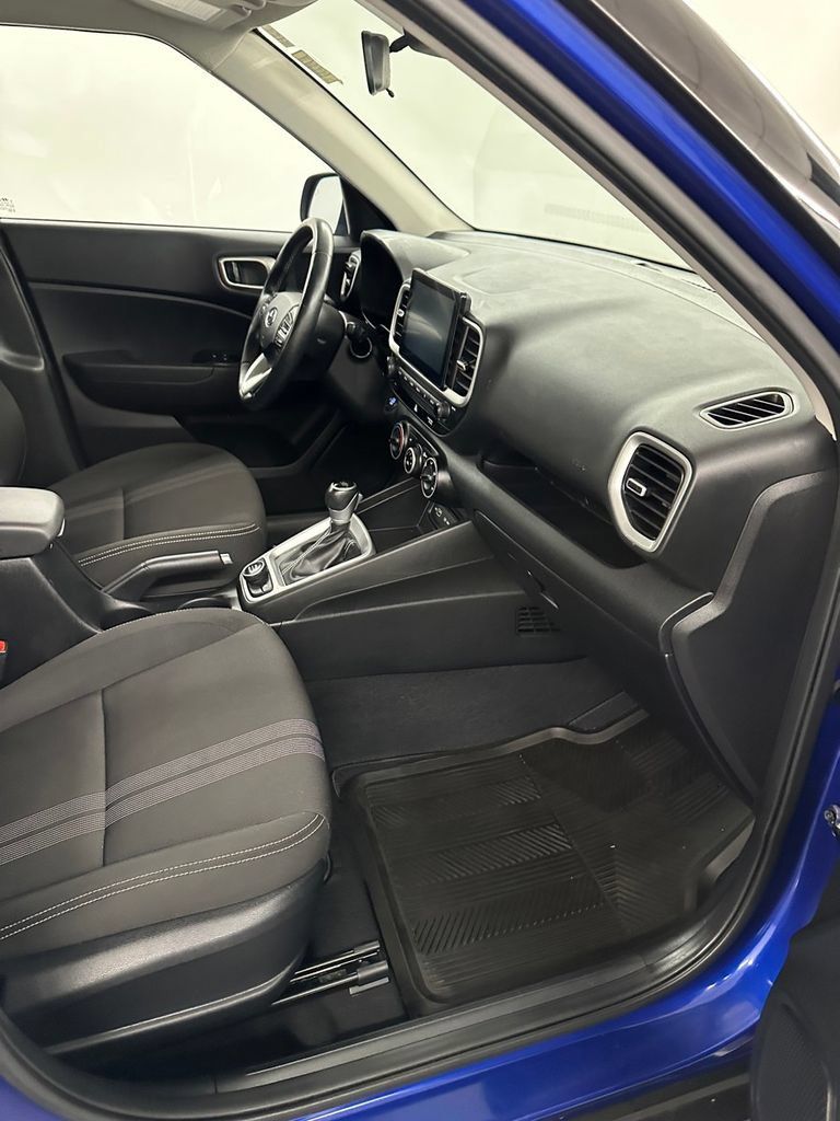 Used 2022 Hyundai Venue FWD image 31