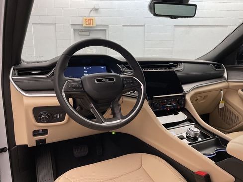 New 2025 Jeep Grand Cherokee L Limited w/ Luxury Tech Group II image 12