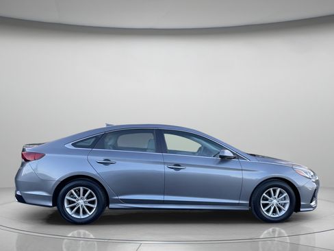 Used 2019 Hyundai Sonata SE image 2