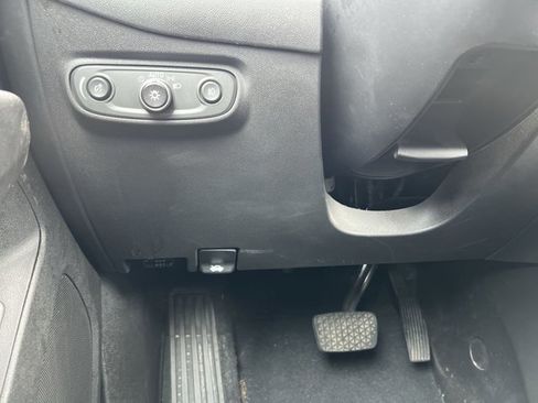 Used 2021 Chevrolet Equinox Premier FWD image 18