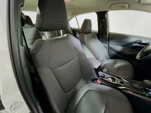 Used 2021 Toyota Corolla LE image 25