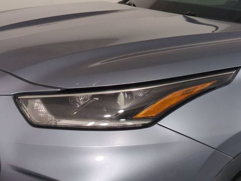 Used 2021 Toyota Highlander XLE FWD image 10