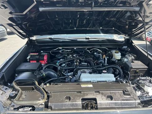 Used 2024 Toyota Tacoma SR5 AWD/4WD image 15