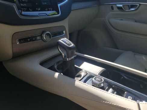 Used 2021 Volvo XC90 T6 Inscription w/ Advanced Package image 29