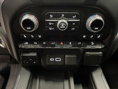 Used 2020 GMC Sierra 1500 SLT w/ SLT Premium Plus Package AWD/4WD image 17