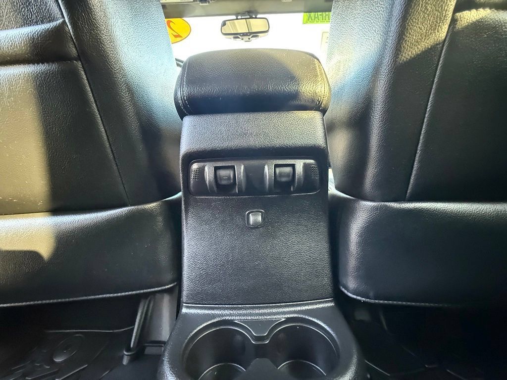 Used 2016 Jeep Wrangler Unlimited Sahara AWD/4WD image 34