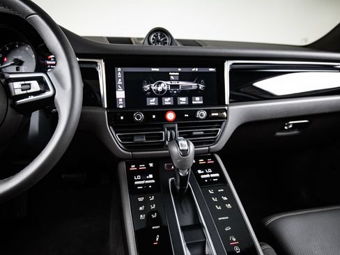 Certified 2026 Porsche Macan S AWD/4WD image 19
