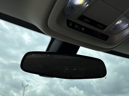 Used 2021 Chevrolet Traverse LS image 19