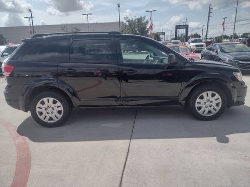 Used 2016 Dodge Journey SE w/ Flexible Seating Group image 8