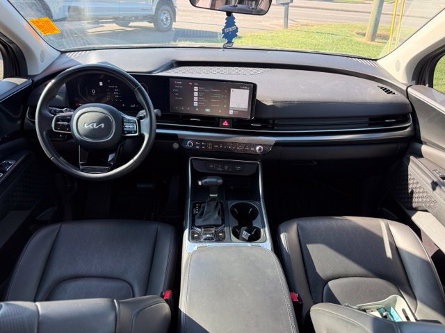 Used 2025 Kia Carnival SX w/ SX Dark Edition Package FWD image 14