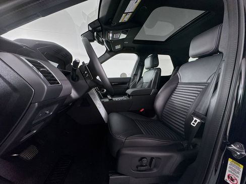New 2025 Land Rover Discovery S image 20