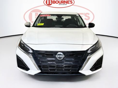 Used 2024 Nissan Altima 2.5 SV AWD/4WD image 4