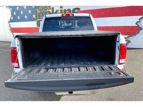 Used 2019 RAM 1500 Classic SLT w/ Luxury Group image 29