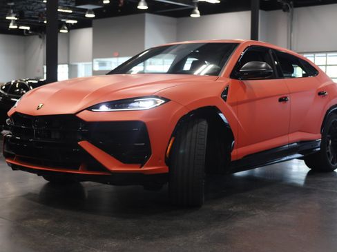 Used 2025 Lamborghini Urus SE AWD/4WD image 3