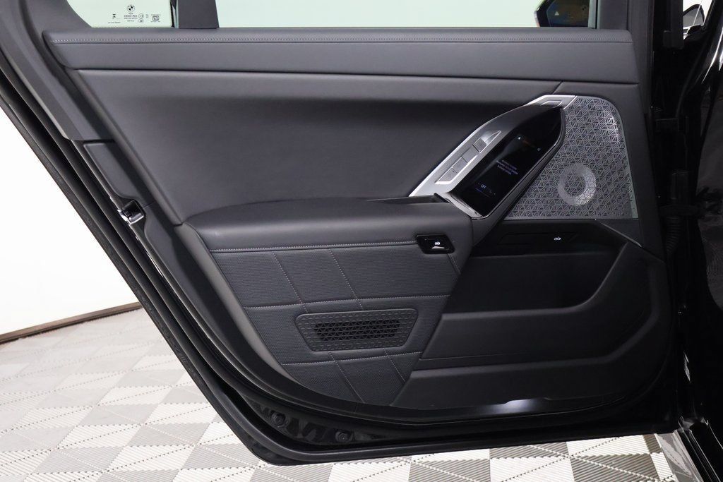 Used 2024 BMW 760i xDrive w/ Executive Package AWD/4WD image 13