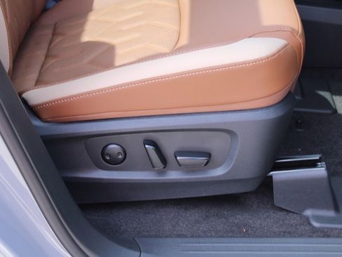New 2026 Nissan Pathfinder Platinum AWD/4WD image 16