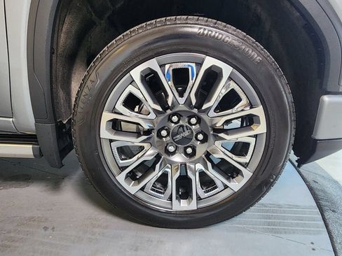 Used 2025 GMC Sierra 1500 Denali Ultimate AWD/4WD image 11