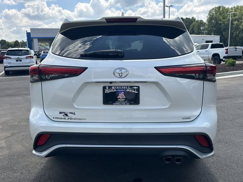 Used 2021 Toyota Highlander XSE FWD image 7