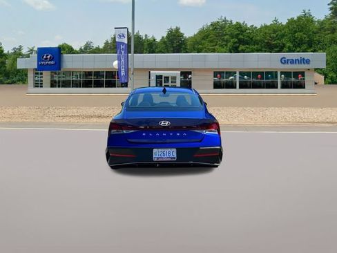 Certified 2024 Hyundai Elantra SE FWD image 8