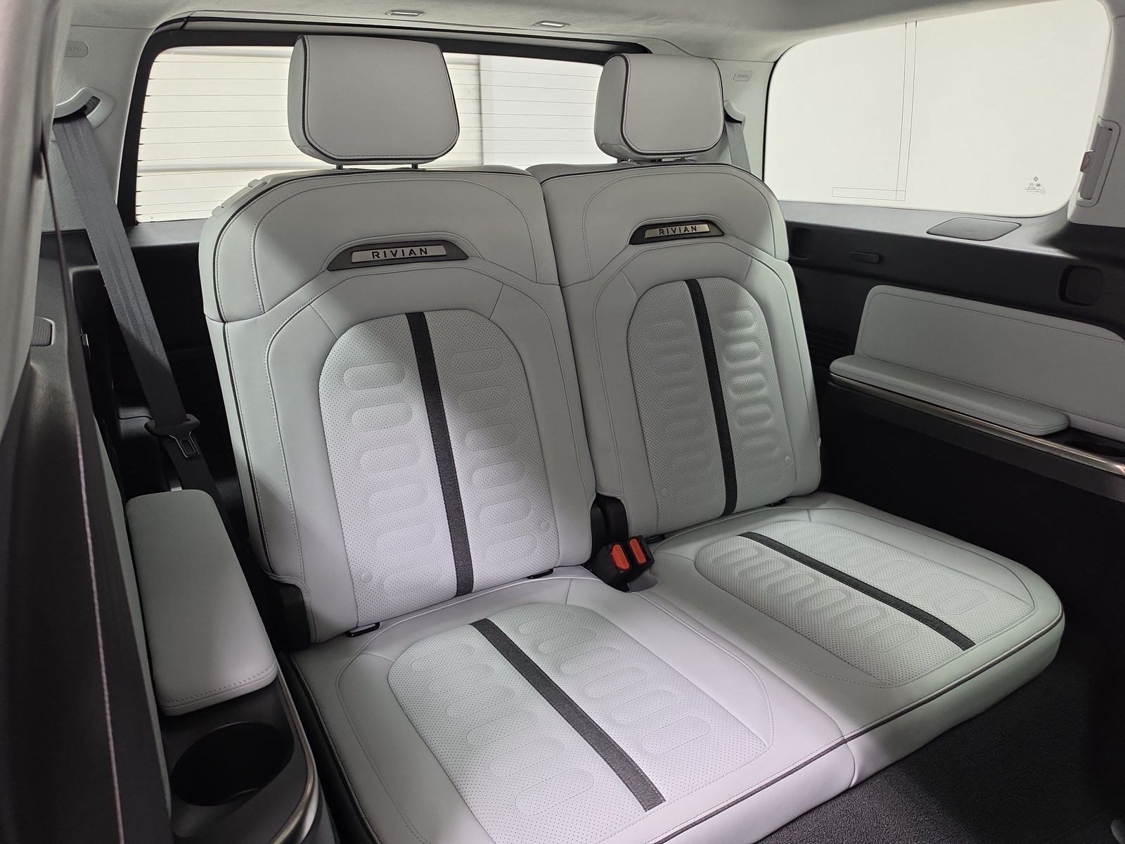 Used 2025 Rivian R1S Adventure Dual AWD/4WD image 22