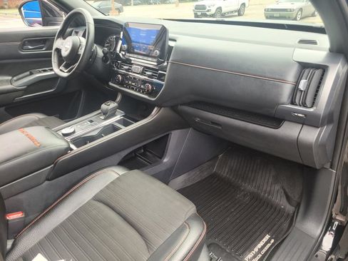 Used 2025 Nissan Pathfinder Rock Creek AWD/4WD image 9