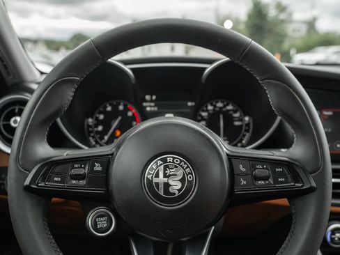 Used 2020 Alfa Romeo Giulia AWD w/ Cold Weather Package image 16