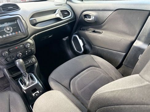 Used 2018 Jeep Renegade Latitude image 26