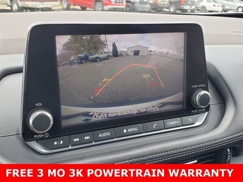 Used 2022 Nissan Rogue S image 19