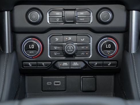 Used 2024 Chevrolet Suburban LT image 36