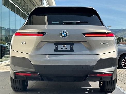 Used 2023 BMW iX xDrive50 image 4