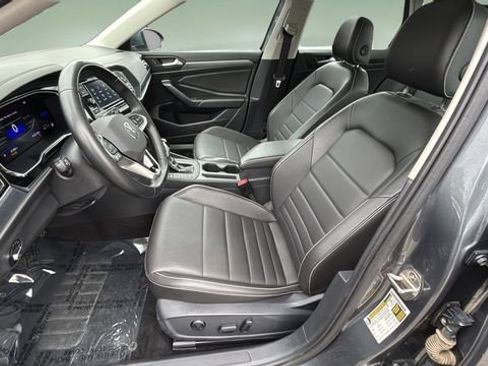 Used 2024 Volkswagen Jetta SE image 18