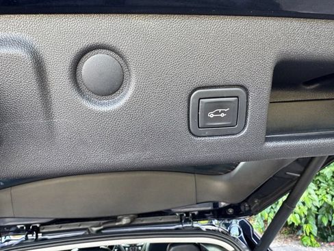 Used 2020 Chevrolet Equinox LT FWD image 6